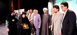 تجلیل از خانواده شهید دانشجو برزو فروتنی در قالب طرح یادیار